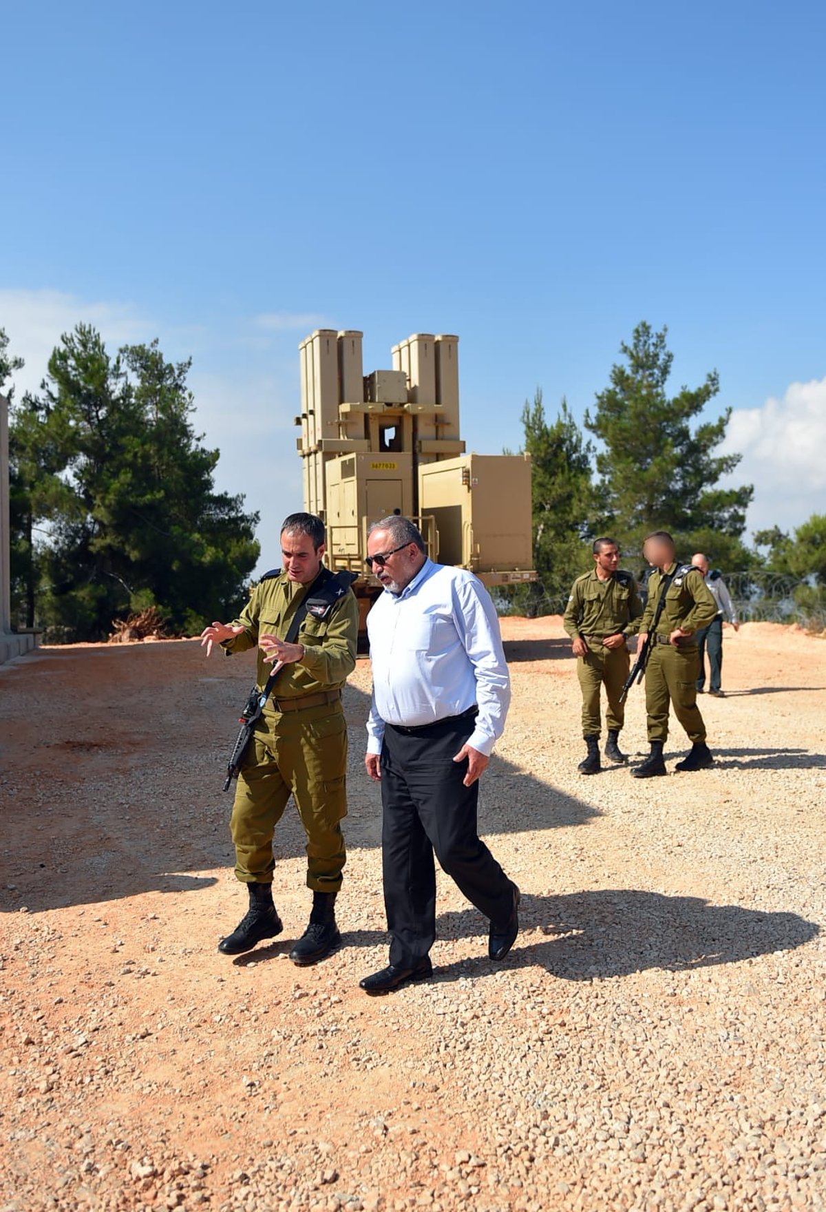 ליברמן: חמאס שולח ילדים קטנים עם בלוני תבערה