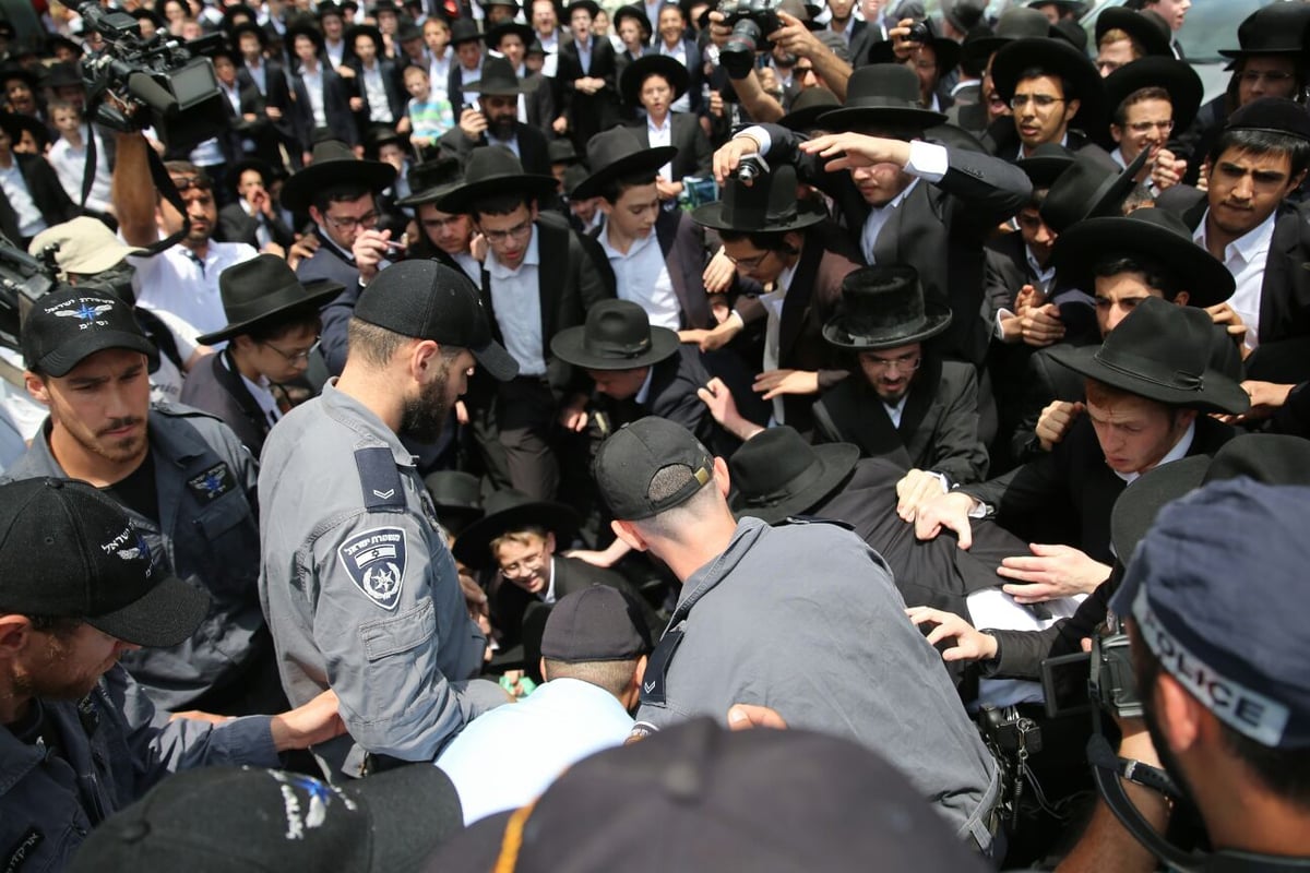 הפגנת 'הפלג',  הגלריה של חיים גולדברג. צפו