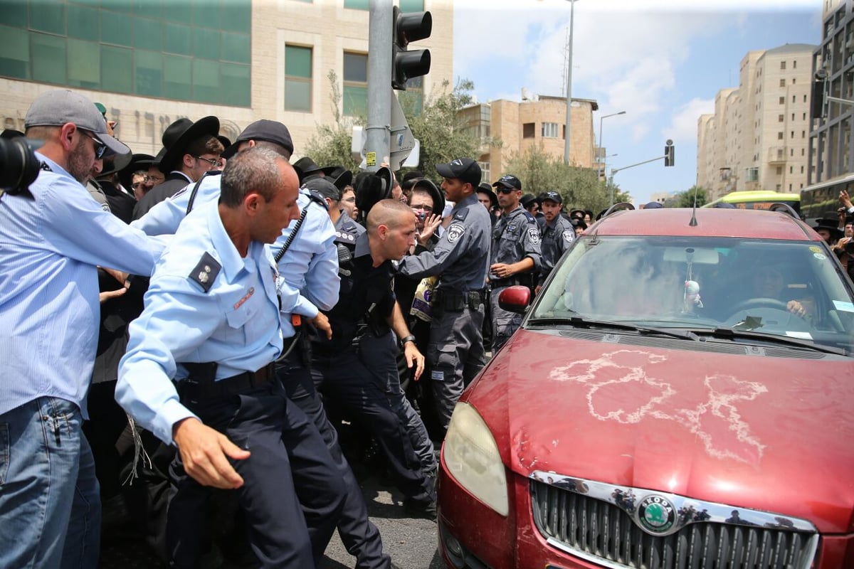 הפגנת 'הפלג',  הגלריה של חיים גולדברג. צפו