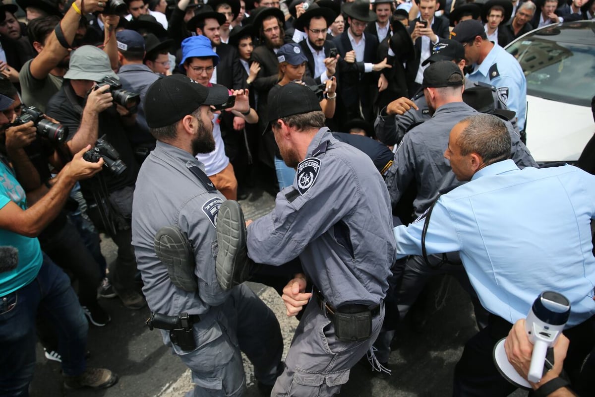 הפגנת 'הפלג',  הגלריה של חיים גולדברג. צפו