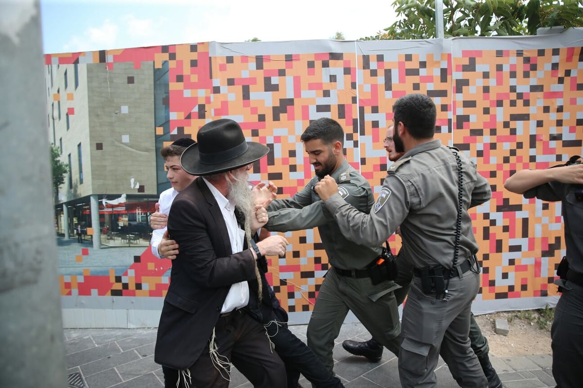 הפגנת 'הפלג',  הגלריה של חיים גולדברג. צפו