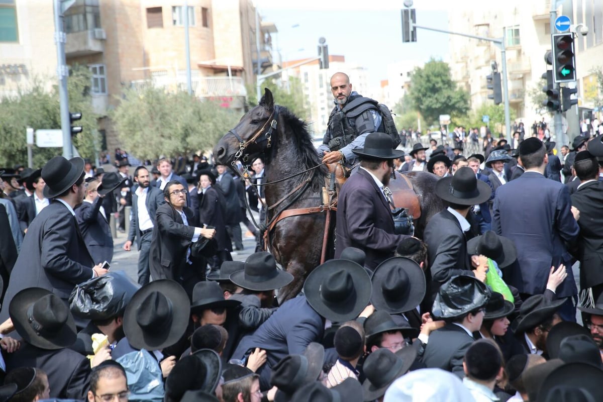 הפגנת 'הפלג',  הגלריה של חיים גולדברג. צפו