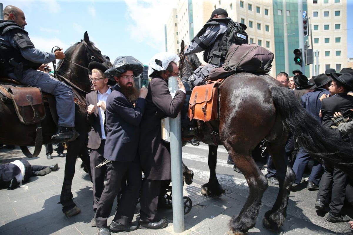 הפגנת 'הפלג',  הגלריה של חיים גולדברג. צפו