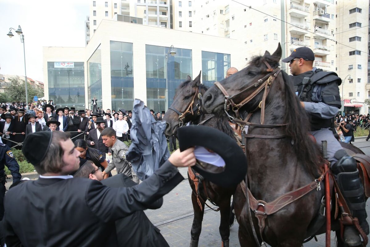 הפגנת 'הפלג',  הגלריה של חיים גולדברג. צפו