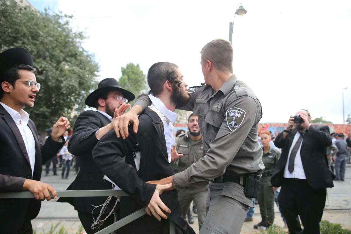 הפגנת 'הפלג',  הגלריה של חיים גולדברג. צפו