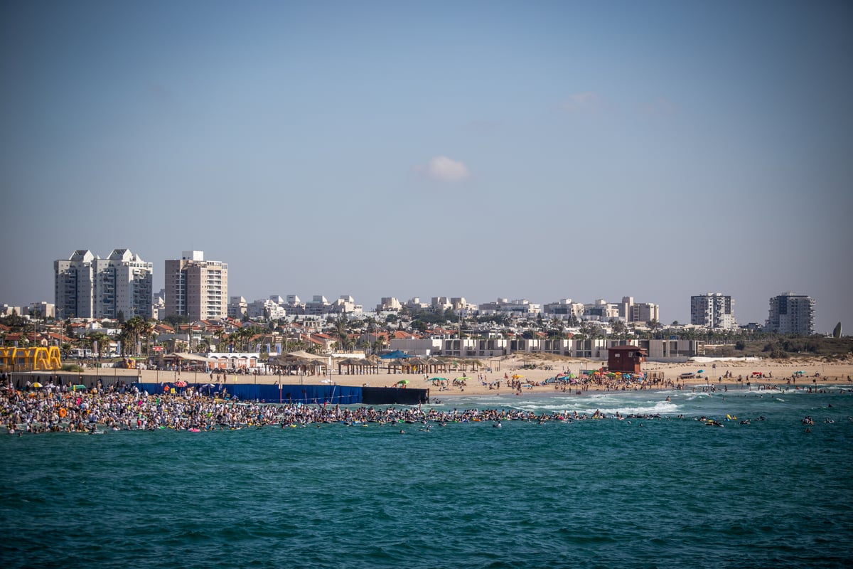 למרות התלונות, העומס בחוף החרדי נמשך