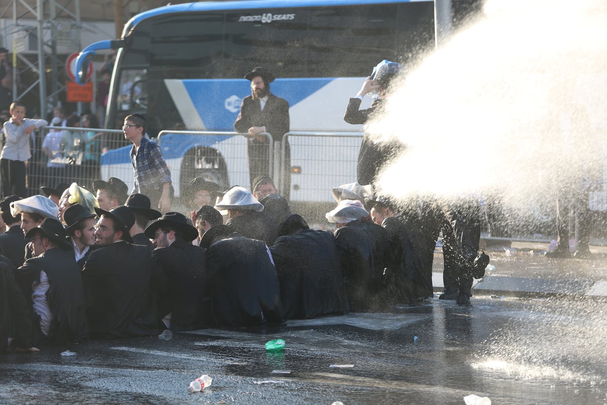 גלי צה"ל למפכ"ל המשטרה: לחקור את האלימות נגד כתב התחנה בהפגנת 'הפלג'