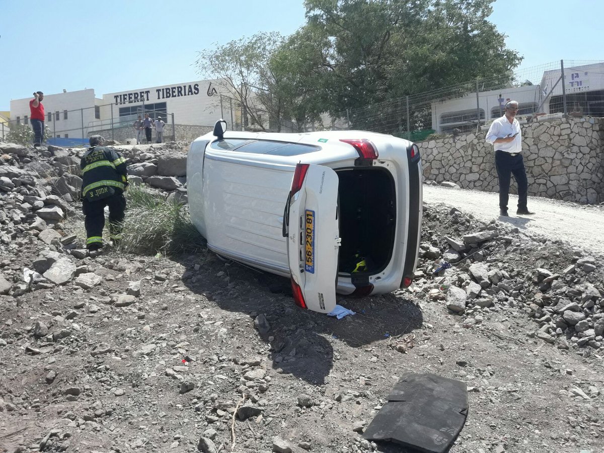 טבריה: אם וארבעת ילדיה התהפכו עם רכבם ונפצעו