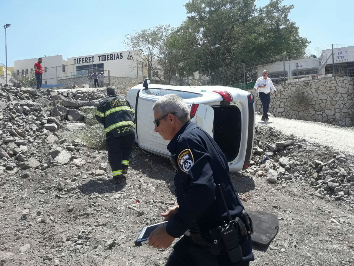 טבריה: אם וארבעת ילדיה התהפכו עם רכבם ונפצעו