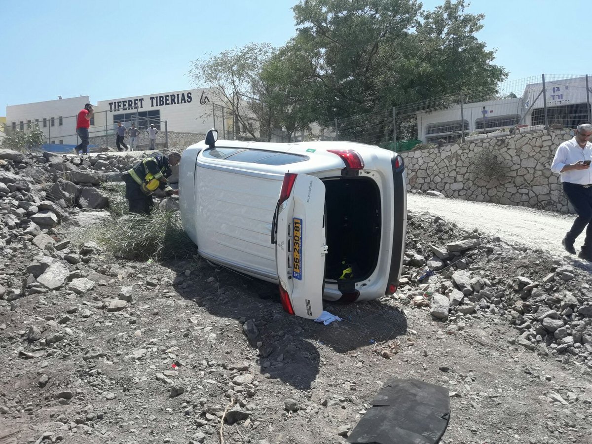 טבריה: אם וארבעת ילדיה התהפכו עם רכבם ונפצעו