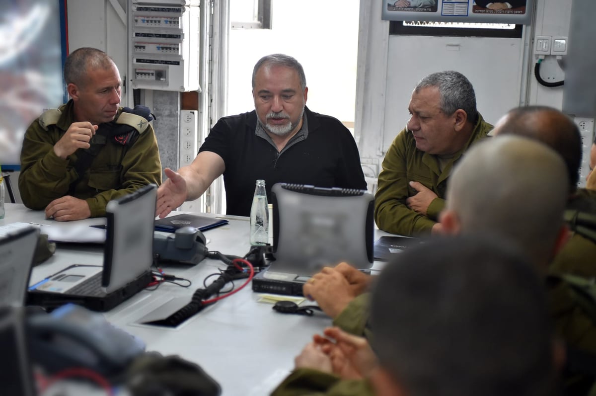 שר הביטחון ליברמן: אסד בונה צבא יבשה רחב וחדש