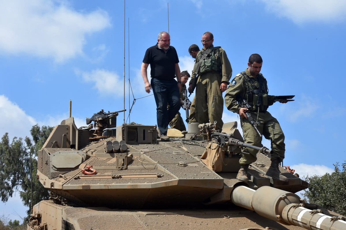 שר הביטחון ליברמן: אסד בונה צבא יבשה רחב וחדש