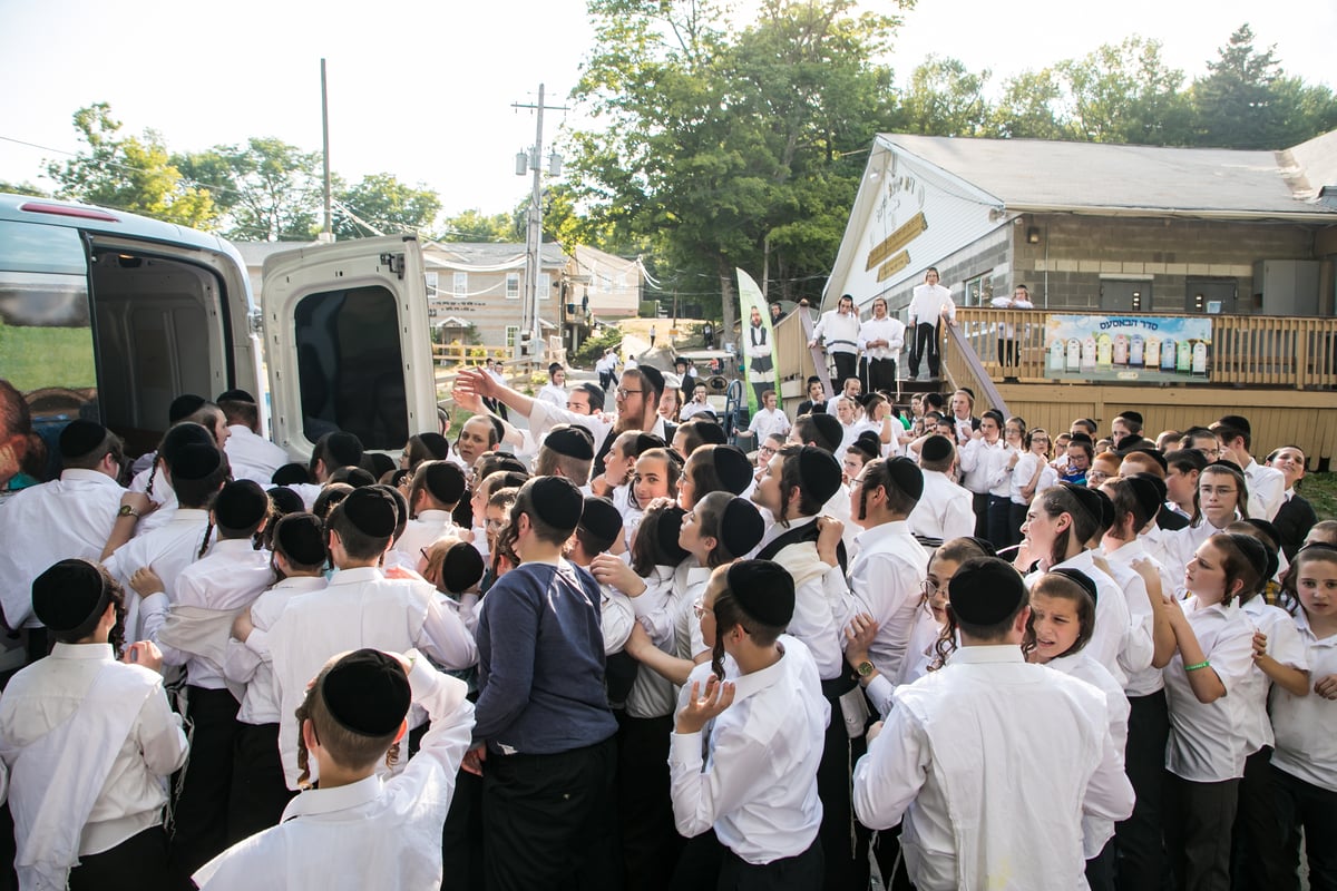 הדאצ'ה של תושבי אמריקה החרדית. צפו