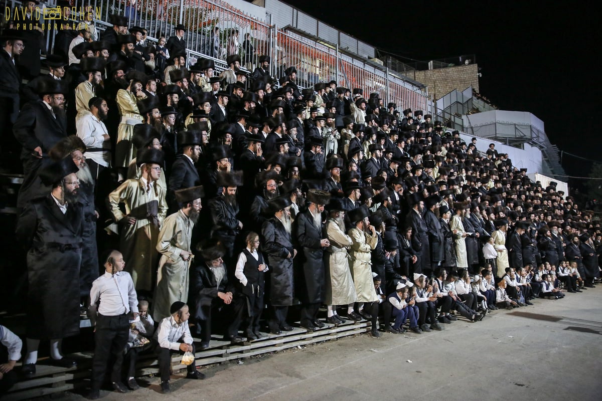 ההדלקה של המשפיע רבי מיילך בידרמן במירון • צפו