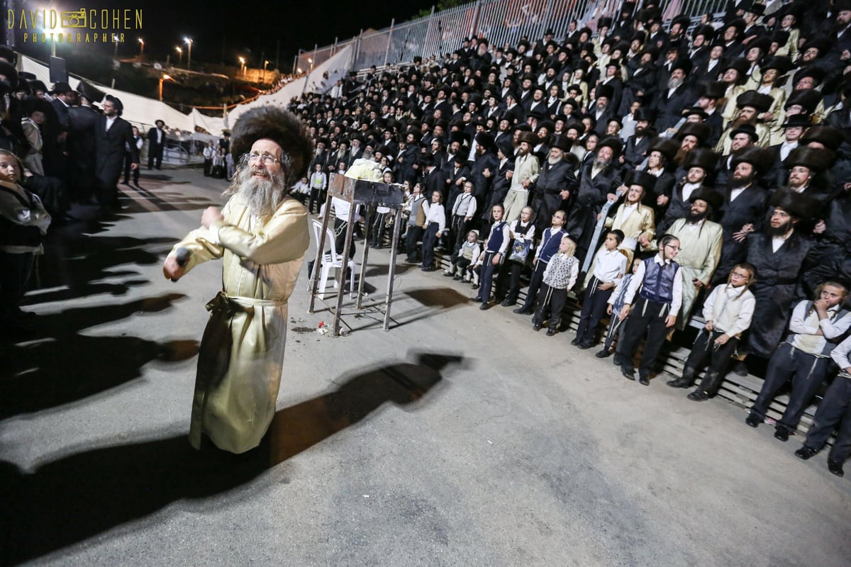 ההדלקה של המשפיע רבי מיילך בידרמן במירון • צפו