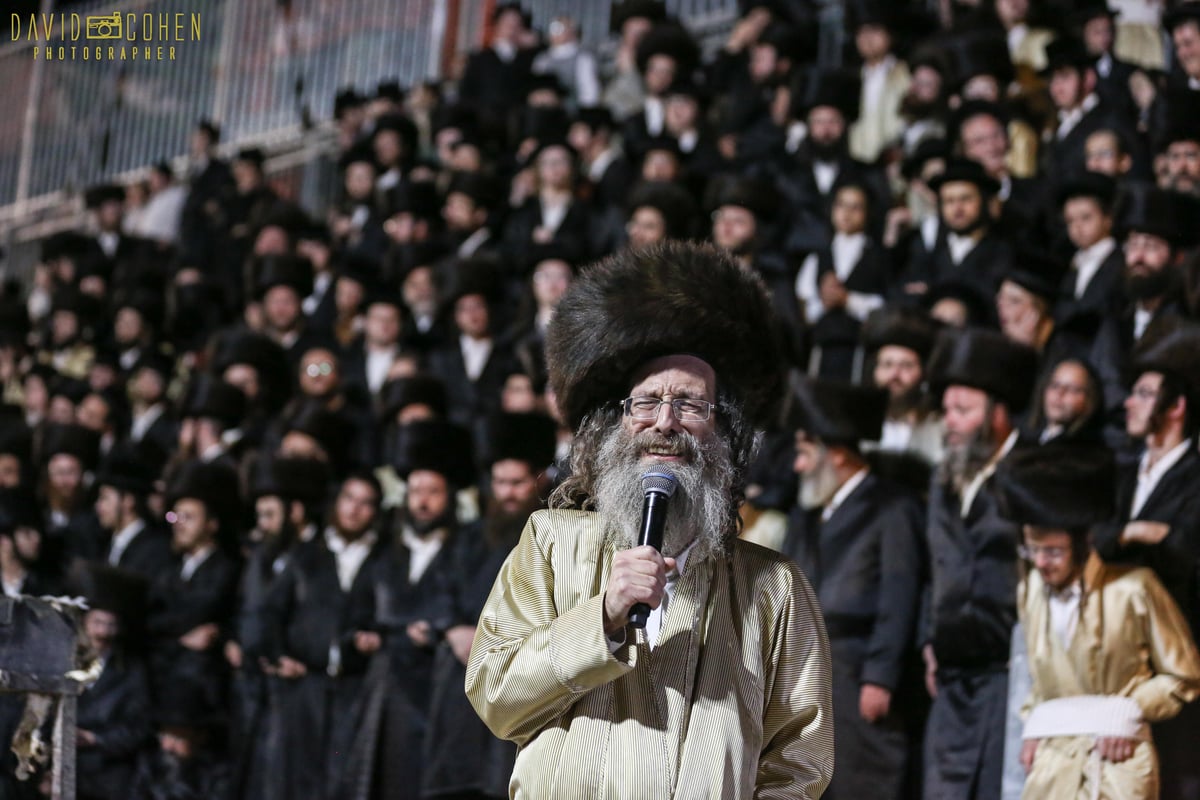 ההדלקה של המשפיע רבי מיילך בידרמן במירון • צפו