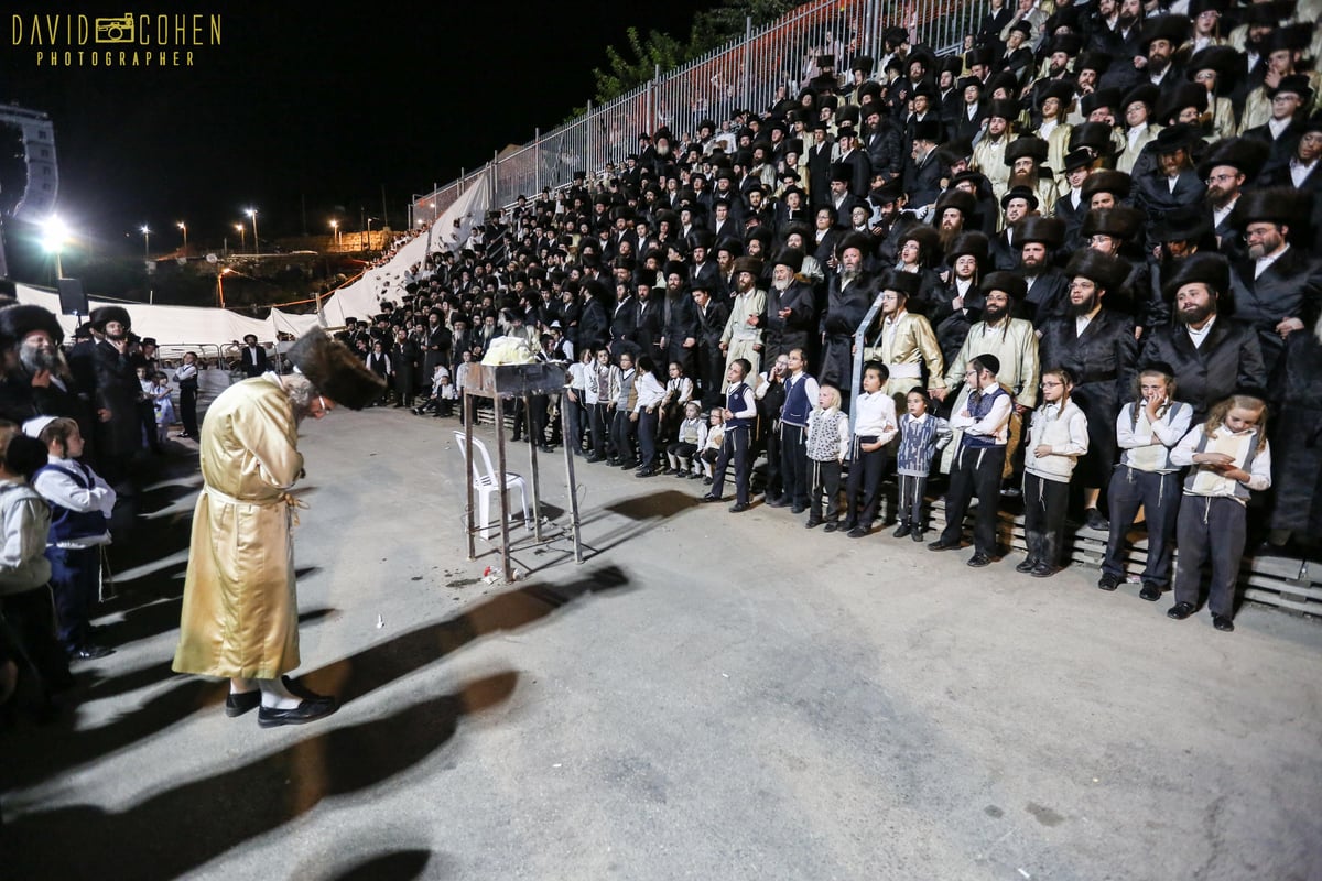 ההדלקה של המשפיע רבי מיילך בידרמן במירון • צפו