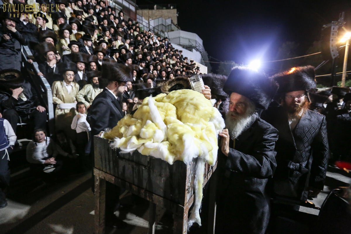 ההדלקה של המשפיע רבי מיילך בידרמן במירון • צפו