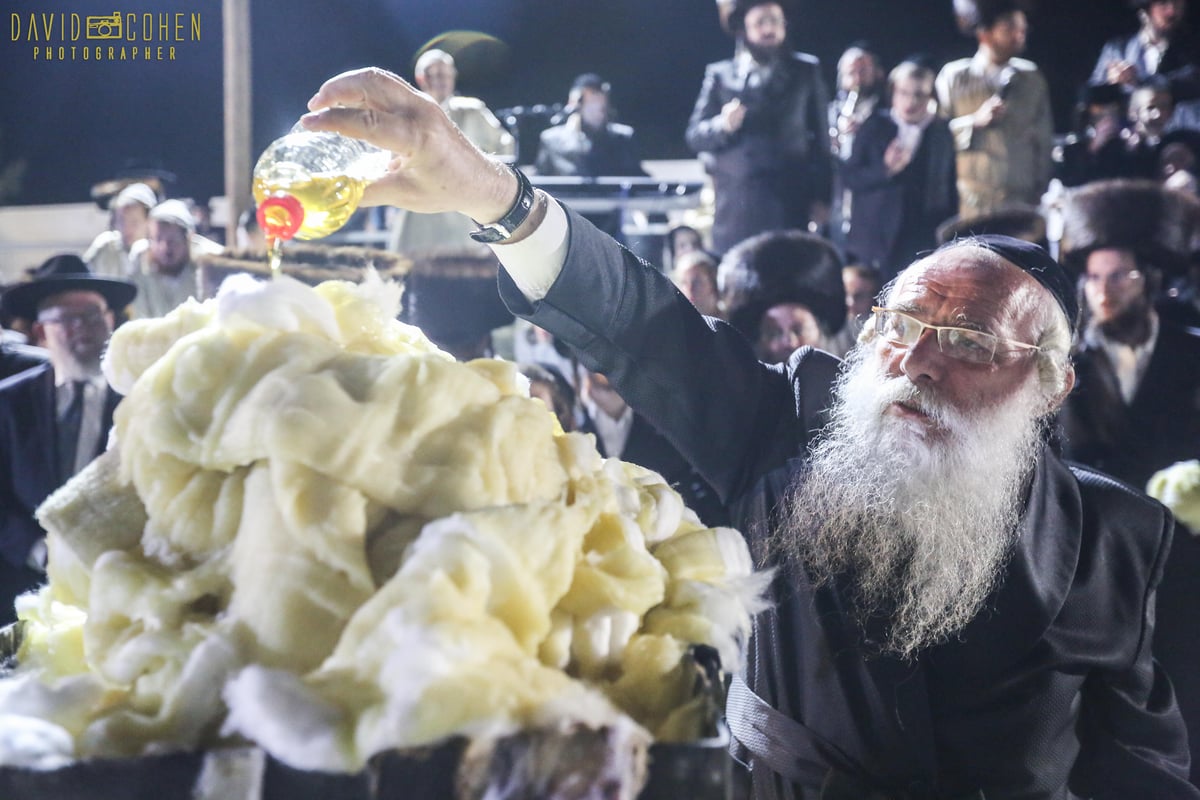 ההדלקה של המשפיע רבי מיילך בידרמן במירון • צפו