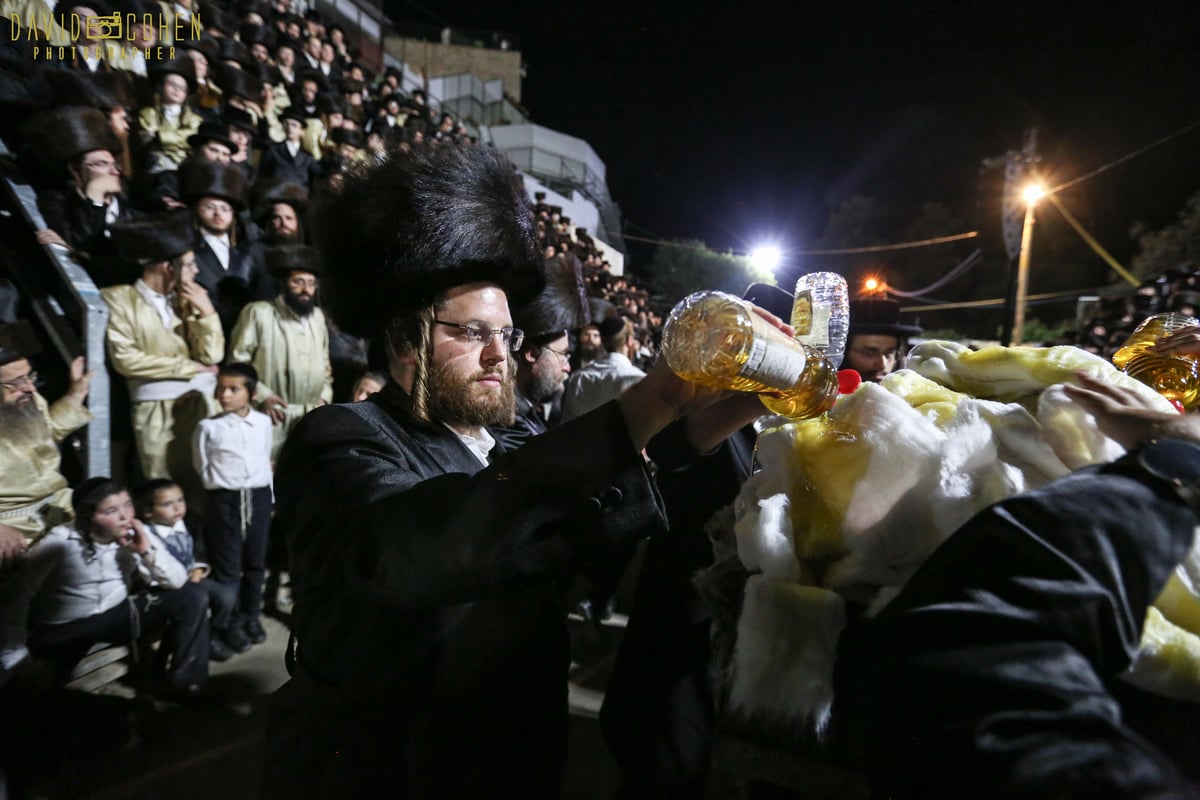 ההדלקה של המשפיע רבי מיילך בידרמן במירון • צפו