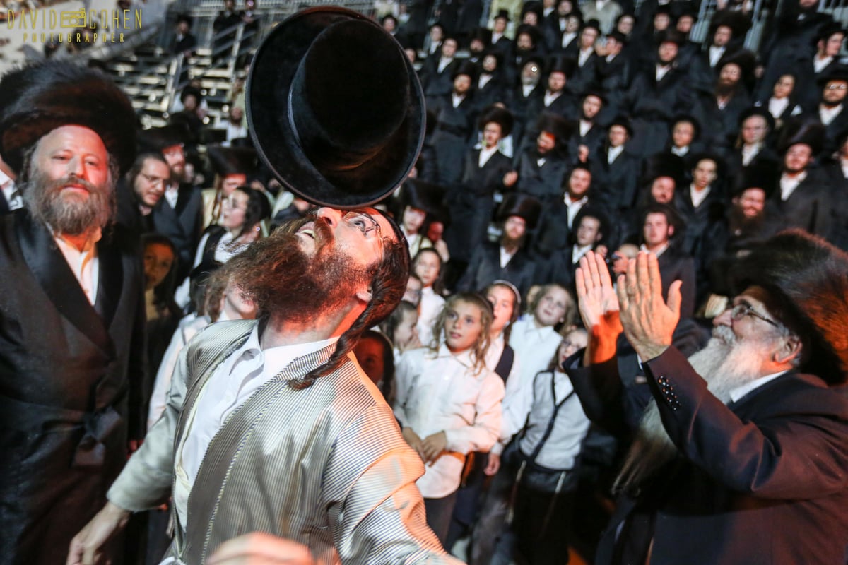 ההדלקה של המשפיע רבי מיילך בידרמן במירון • צפו