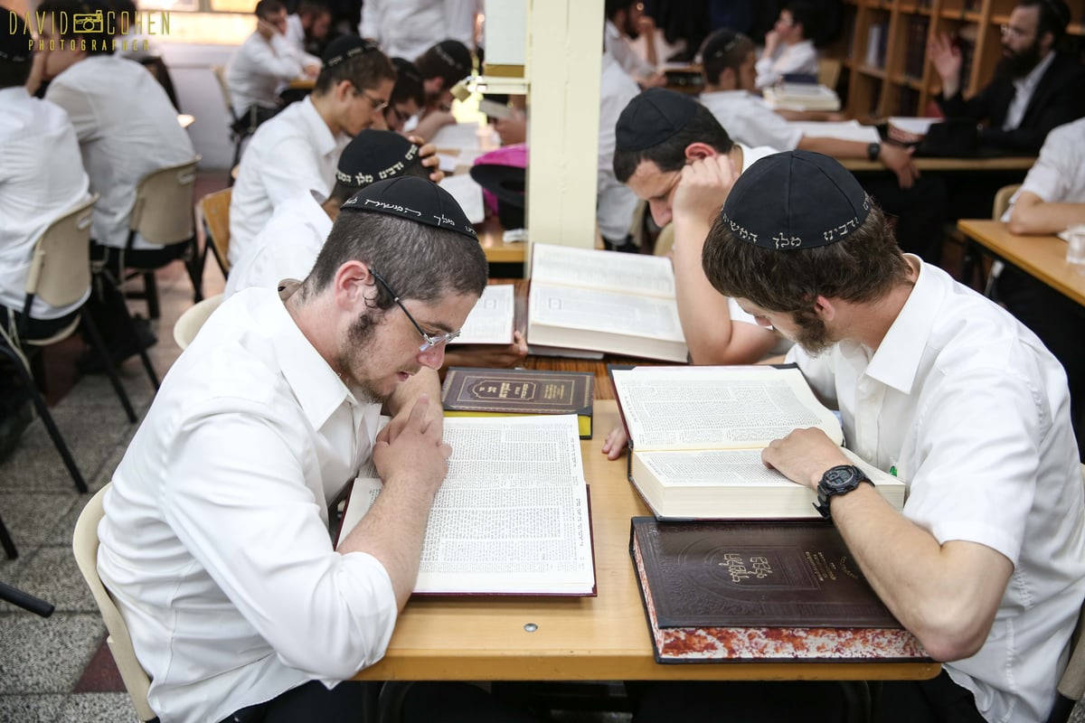 תיעוד: כך פתחו את 'זמן אלול' בישיבת חב"ד