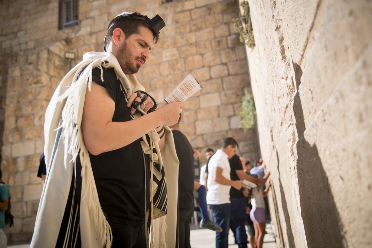 רכש את בית"ר ירושלים והגיע להתפלל בכותל