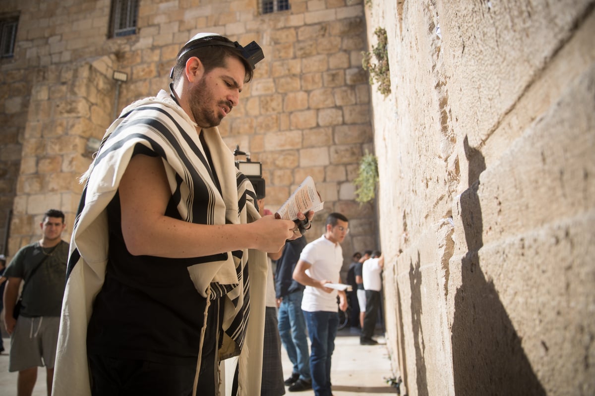 רכש את בית"ר ירושלים והגיע להתפלל בכותל