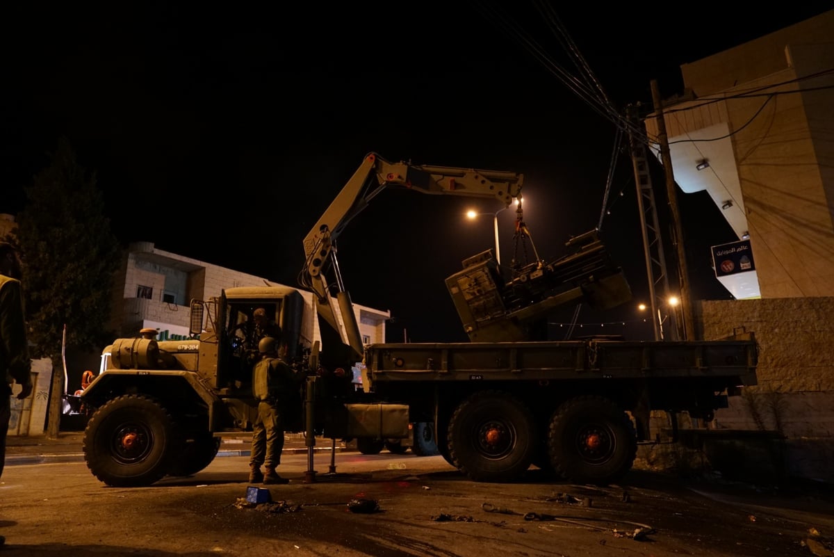 לוחמי צה"ל פשטו על מפעל לייצור אמצעי לחימה