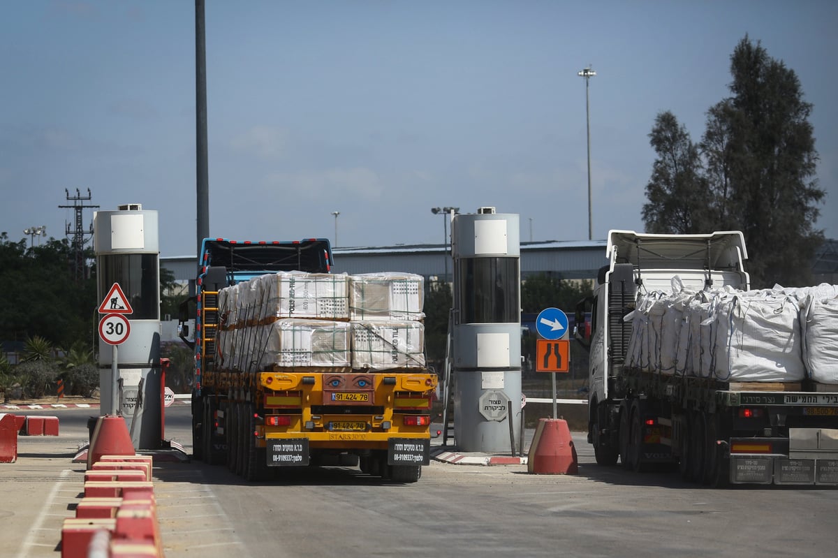 מאות רבות של משאיות בדרך לרצועת עזה