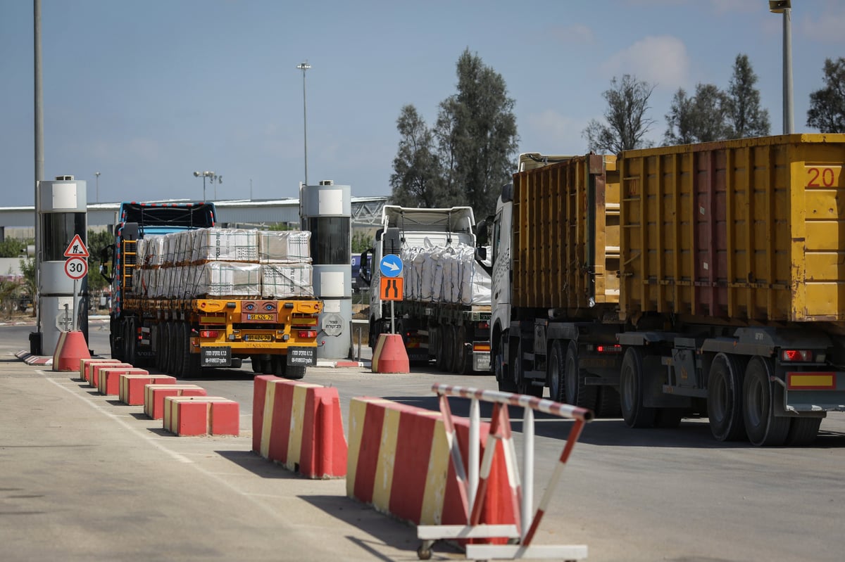 מאות רבות של משאיות בדרך לרצועת עזה