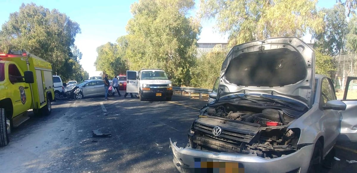 אישה נהרגה בהתנגשות חזיתית; ילדים חרדים נפצעו קל