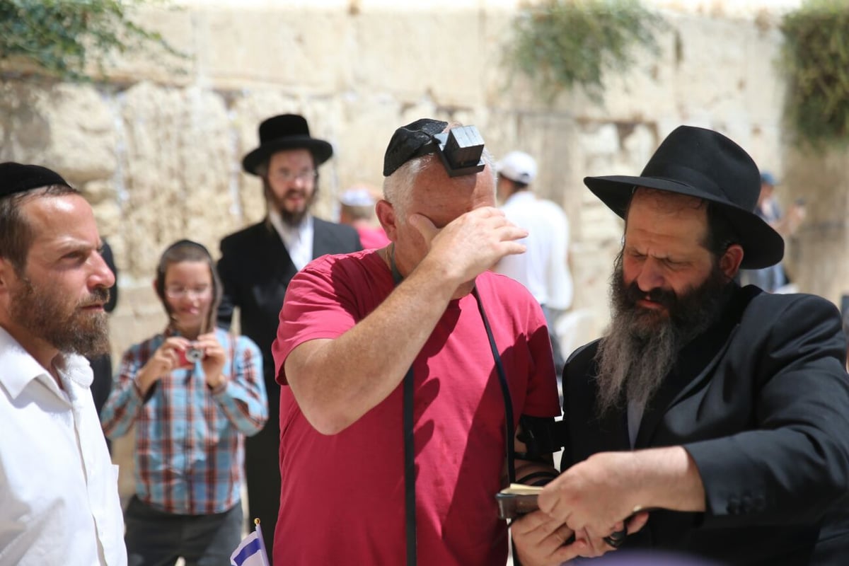 כששלום רובשקין בא לכותל המערבי • צפו