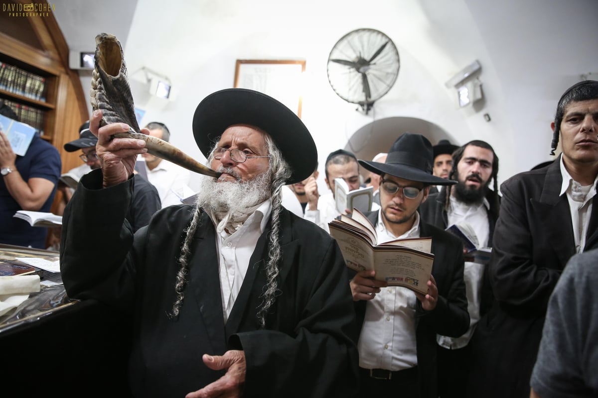 אמירת הסליחות בציון הרשב"י במירון • צפו