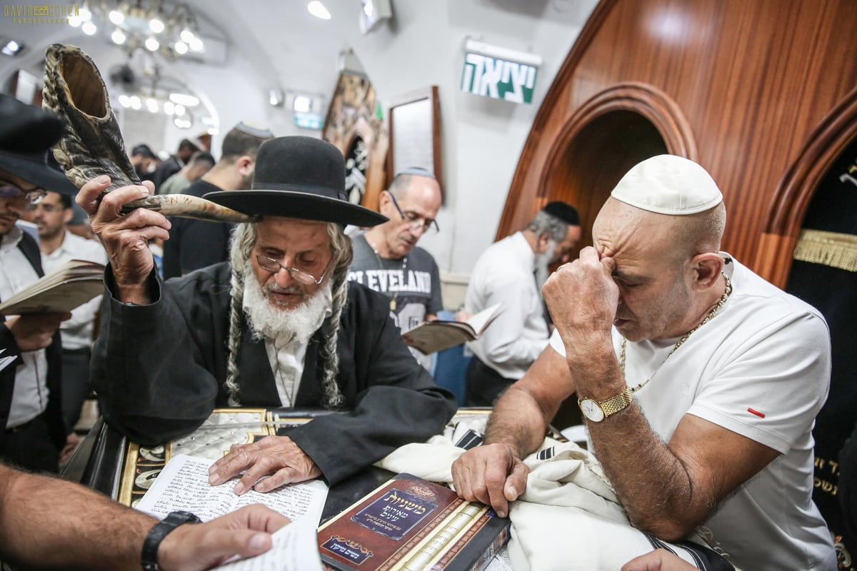 אמירת הסליחות בציון הרשב"י במירון • צפו