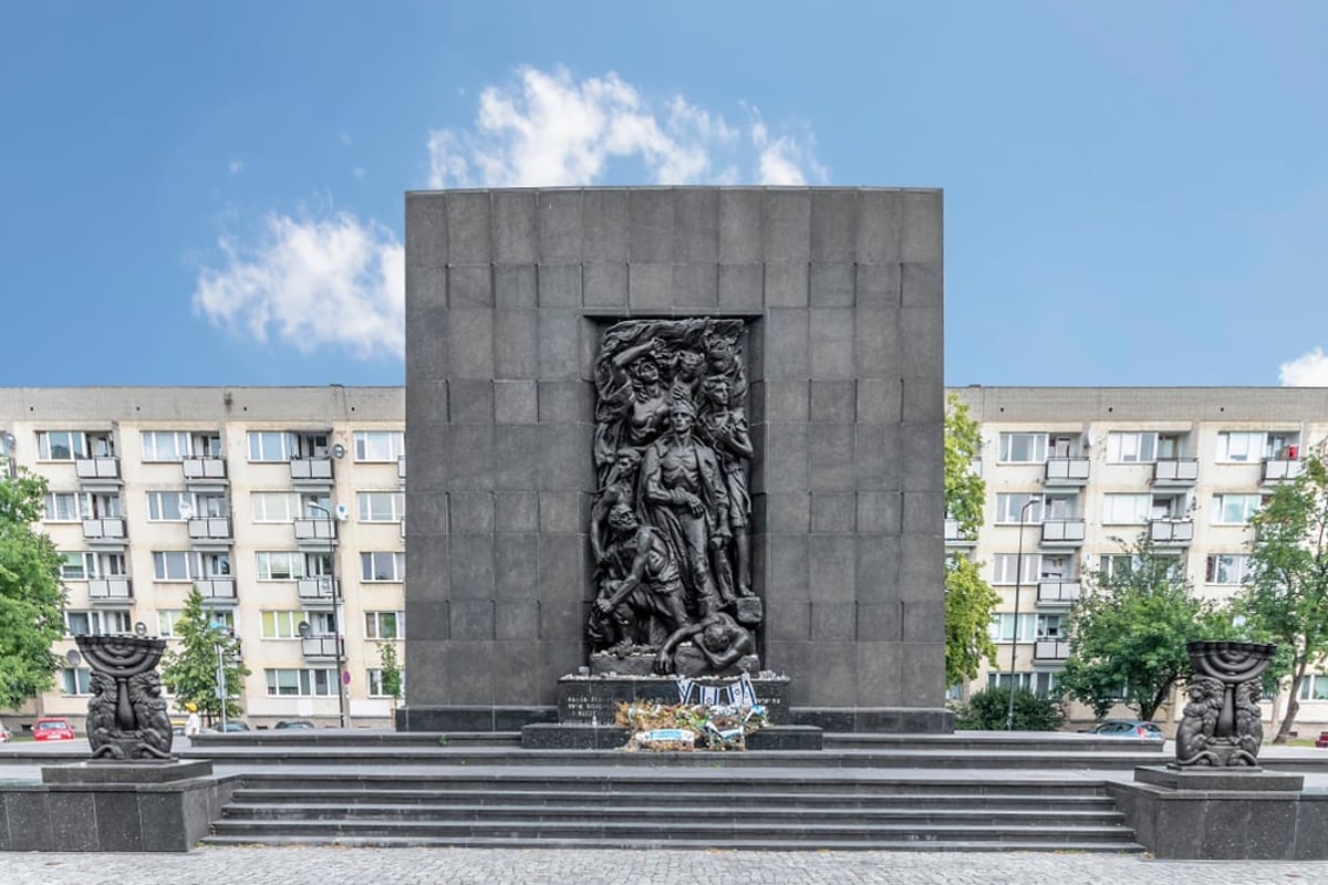 אנדרטה לזכרון השואה בוורשא