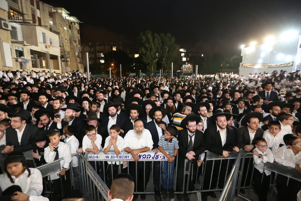 שר התורה בביקור נדיר בקריית הרצוג • צפו