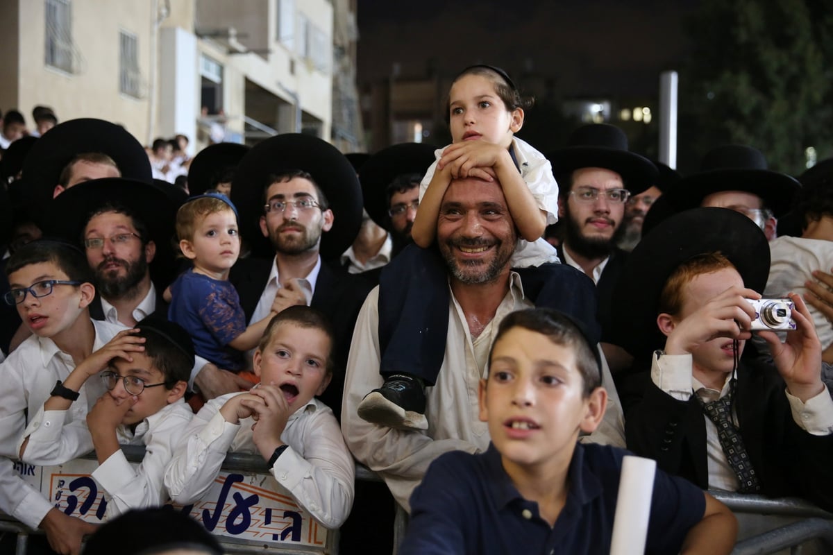 שר התורה בביקור נדיר בקריית הרצוג • צפו