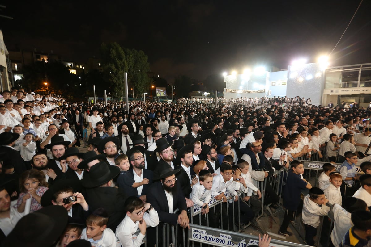 שר התורה בביקור נדיר בקריית הרצוג • צפו