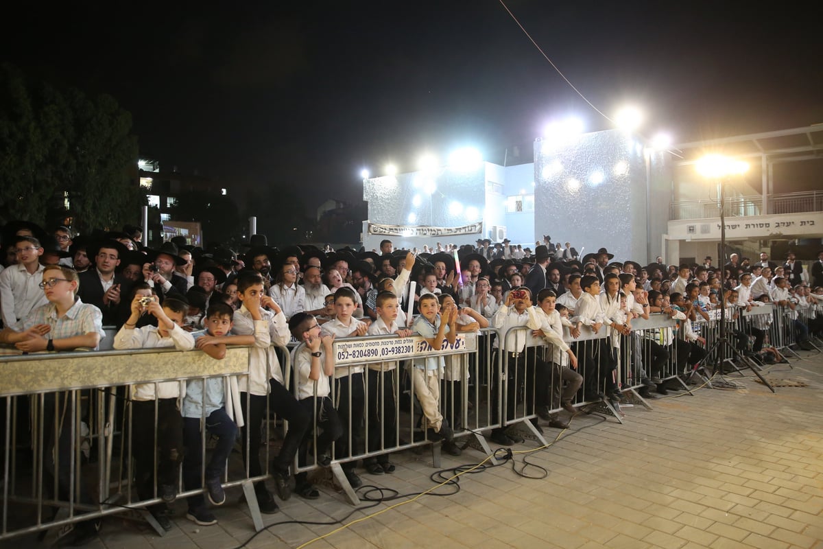 שר התורה בביקור נדיר בקריית הרצוג • צפו