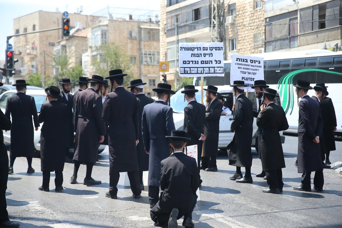 עשרות קיצוניים הפגינו בצומת אפיריון • צפו