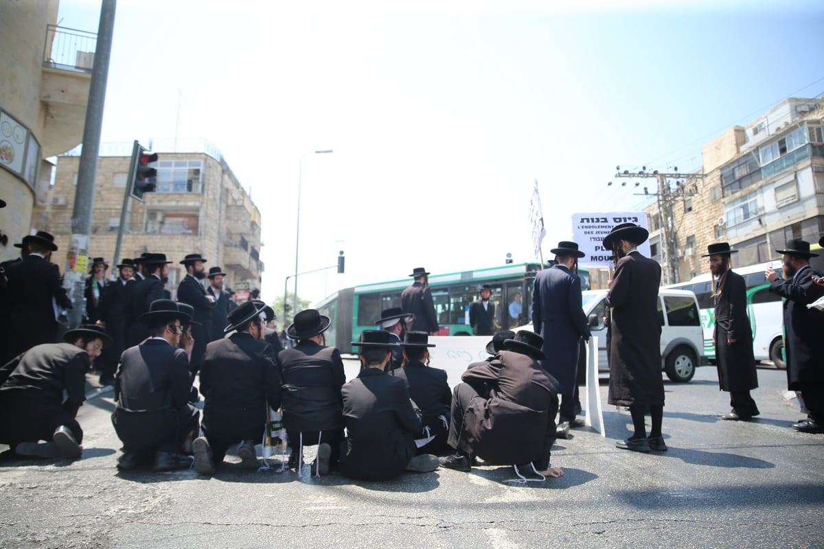 עשרות קיצוניים הפגינו בצומת אפיריון • צפו