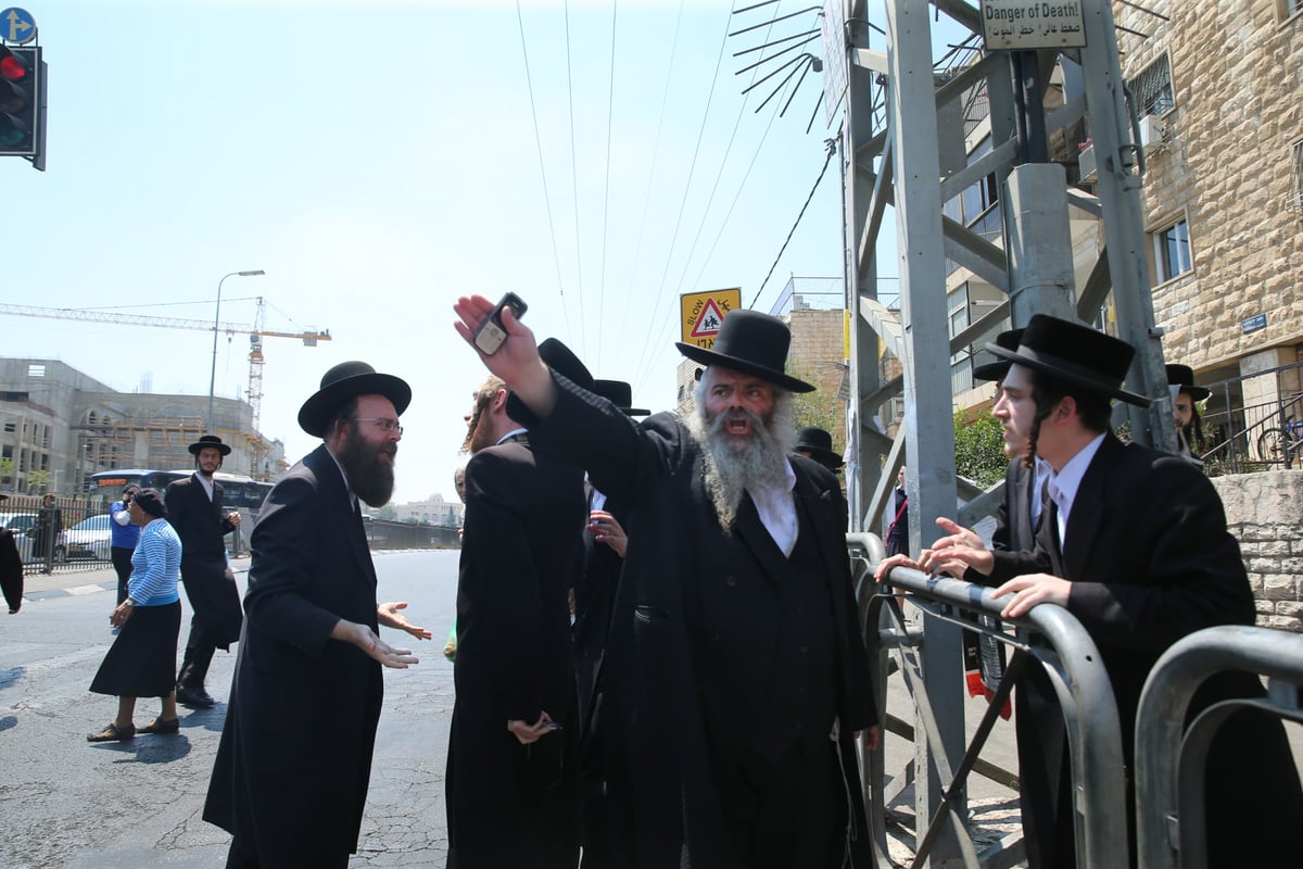 עשרות קיצוניים הפגינו בצומת אפיריון • צפו