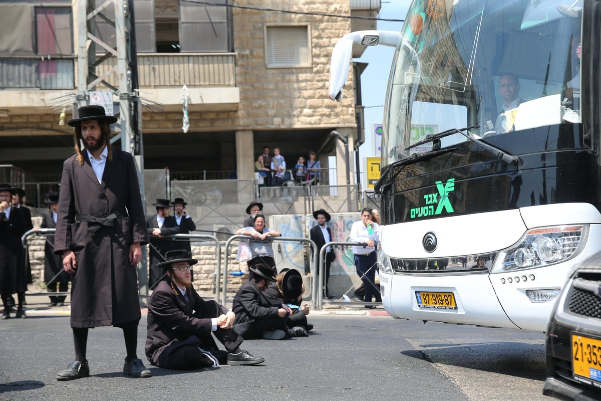 עשרות קיצוניים הפגינו בצומת אפיריון • צפו