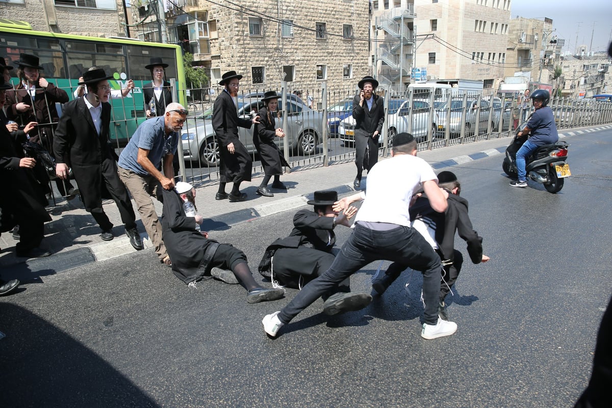 עשרות קיצוניים הפגינו בצומת אפיריון • צפו