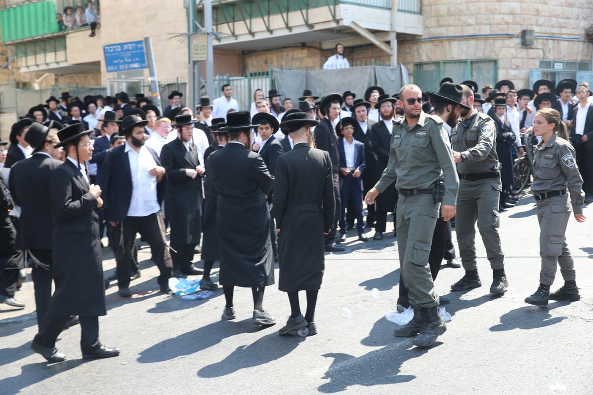 עשרות קיצוניים הפגינו בצומת אפיריון • צפו