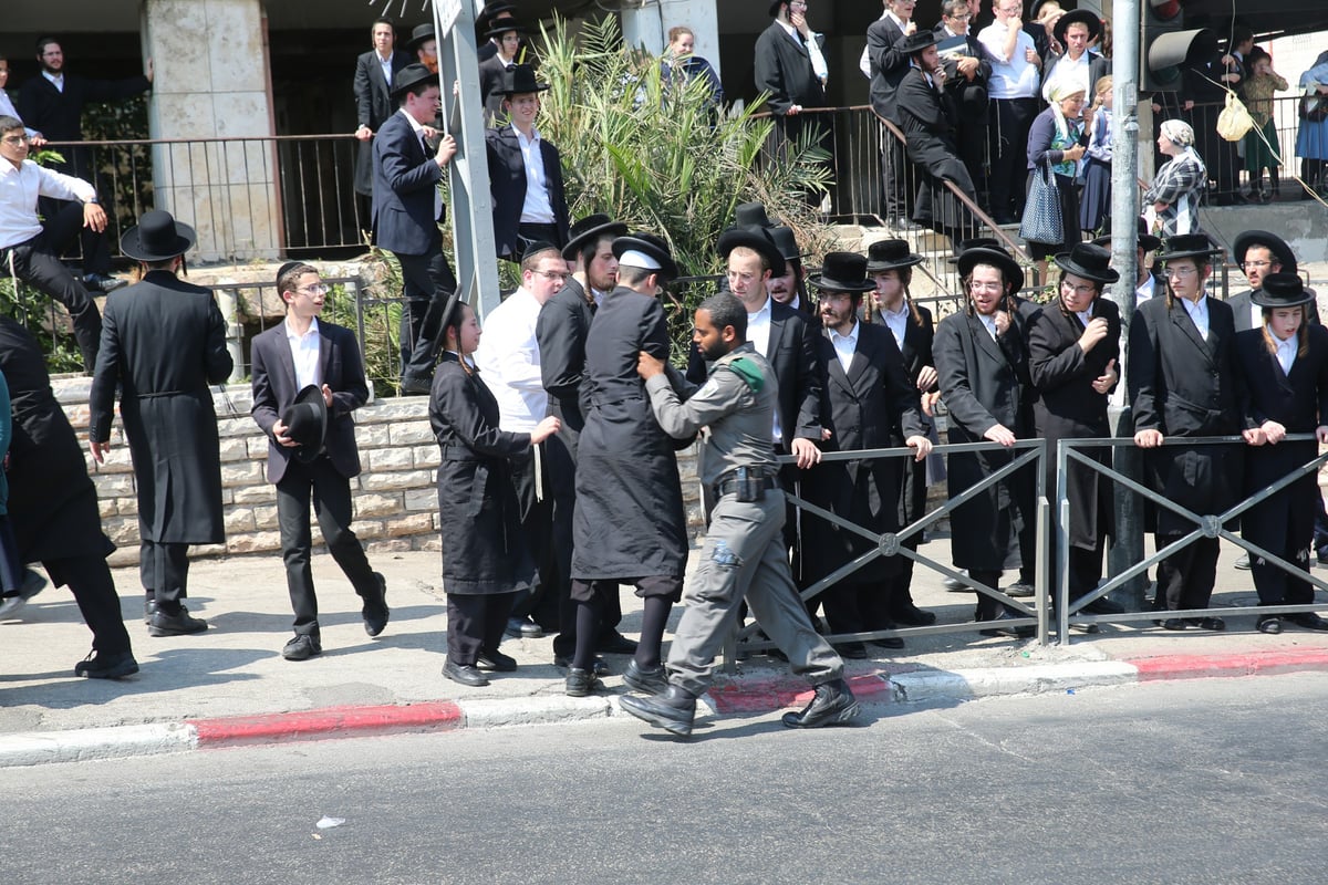 עשרות קיצוניים הפגינו בצומת אפיריון • צפו