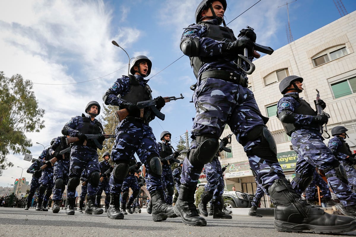 שוטרים פלסטיניים במצעד