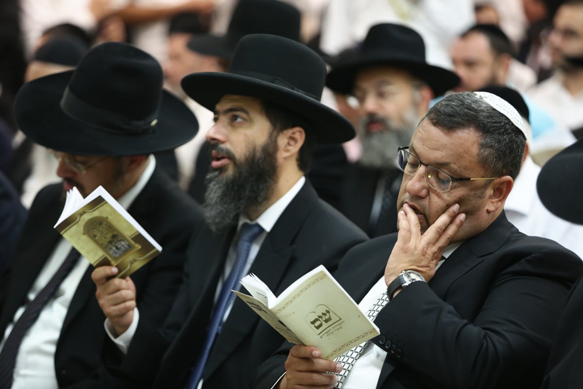 תיעוד: הסליחות ב'יזדים' עם הראשון לציון