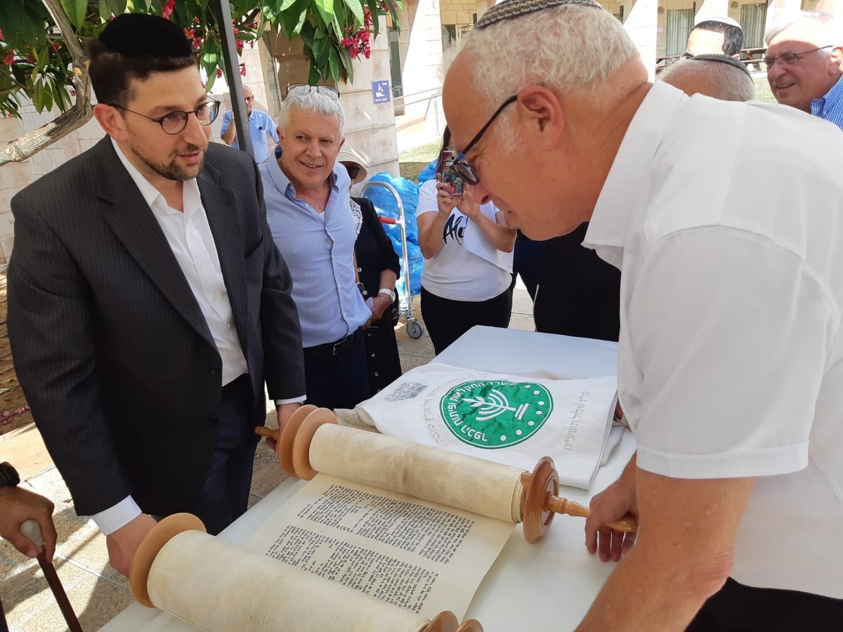 לראשונה: משרד ממשלתי רכש ספר תורה